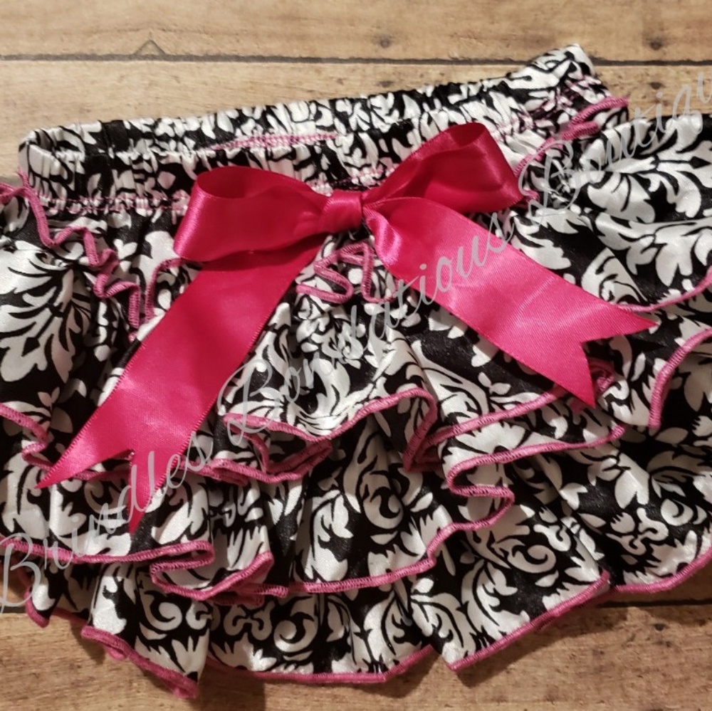Ruffled bloomers and matching headband or clip and